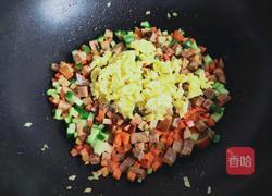 鹅肝肠炒饭的做法图解8