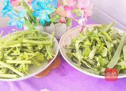 Illustration of how to make stir-fried water spinach 3