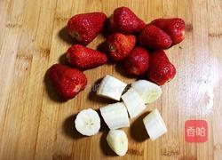 草莓香蕉思慕雪的做法图解2
