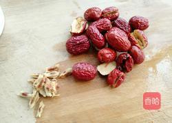 荔枝红枣山药枸杞粥的做法图解3