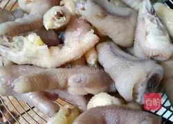 Illustration of how to cook chicken feet with peanuts in pot 3