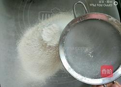 鲜草莓古早味咕噜蛋糕的做法图解3