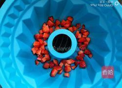 鲜草莓古早味咕噜蛋糕的做法图解12