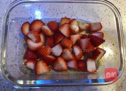 草莓奶冻的做法图解3