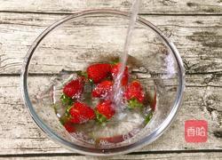 草莓乳酸菌奶昔的做法图解2