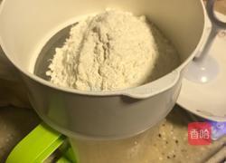 提子原味纸杯戚风蛋糕的做法图解3