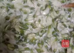 槐花雞蛋餅的做法圖解3