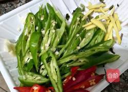 青豆角炒五花肉的做法图解1