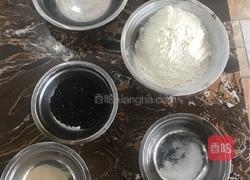 黑芝麻面包的做法图解1