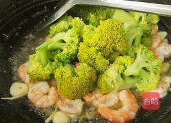 西兰花炒虾仁的做法图解12
