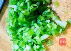 方便好吃下饭的青椒炒鸡蛋的做法图解1
