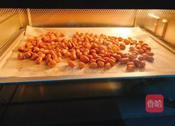 糖霜花生的做法图解1