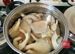 豆角炒平菇的做法图解1