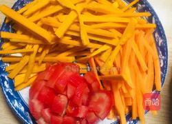 西红柿 胡萝卜 南瓜 拌面！的做法图解1