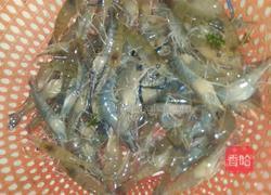 洋葱炒虾的做法图解1