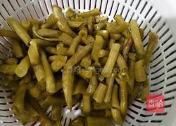 酸豆角炒五花肉的做法图解3