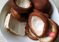 香菇酿肉的做法图解1