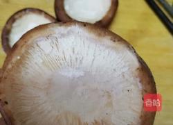 蘑菇塞肉的做法图解1