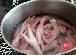 无骨酸辣凤爪的做法图解1