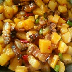 土豆烧腊肉的做法[图]