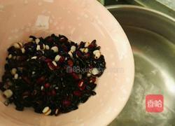 黑米红豆薏米牛奶糕的做法图解4
