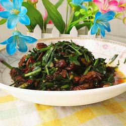 鸡肝鸡肾炒韭菜的做法[图]