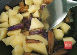 茄子炒土豆的做法图解8