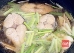 蒜台炖鲅鱼的做法图解11