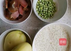 土豆腊肉焖饭（电饭锅版）的做法图解1