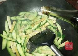 鱼饼炒青瓜的做法图解7