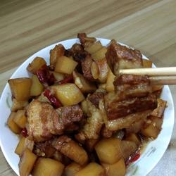 红烧肉炖土豆的做法[图]