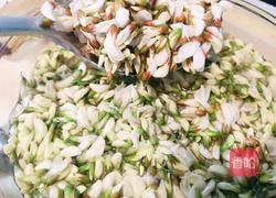 槐花饺子的做法图解2