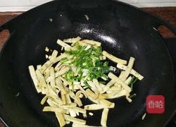 小葱炒鱼饼的做法图解10