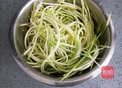 炝拌西葫芦的做法图解1