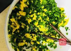 Illustration of how to make homemade leek boxes for snacks 1