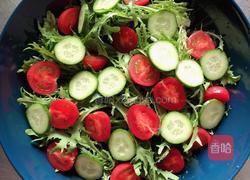 金枪鱼田园蔬果沙拉(低脂版)的做法图解3