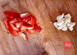 菜梗炒鸭肠的做法图解3