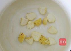 板栗香菇鸡焖饭的做法图解2