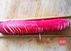 凉拌盘龙红萝卜的做法图解3
