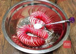 凉拌盘龙红萝卜的做法图解5