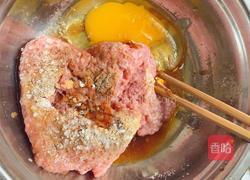 胡萝卜洋葱香菇牛肉小笼包的做法图解5