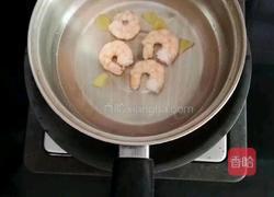 虾仁米饭鸡蛋羹 (宝宝辅食)的做法图解2