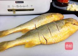 香辣酱焖黄鱼的做法图解2