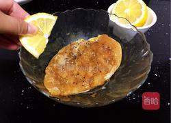 柠香黑胡椒煎鸡胸的做法图解2