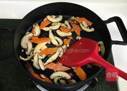 素炒西芹香菇的做法图解5