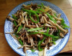 蟹味菇炒青椒丝