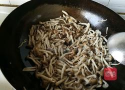 蟹味菇炒青椒丝的做法图解3