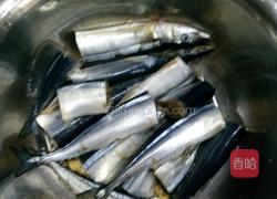 豆豉酱蒸秋刀鱼的做法图解2