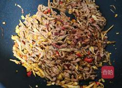 芹菜炒牛肉丝的做法图解6