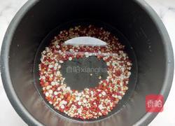 红豆薏仁芡实粥的做法图解4